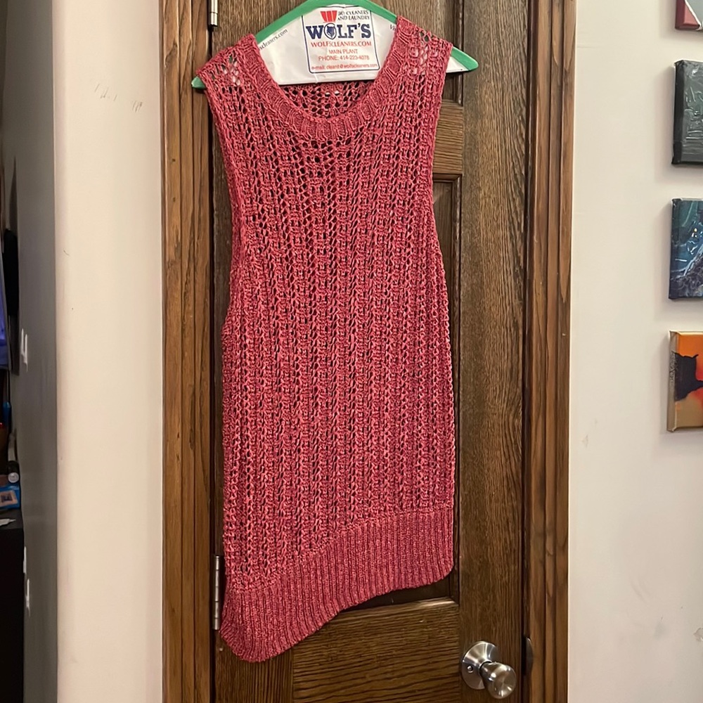 Women’s crochet pink sleeveless shirt
